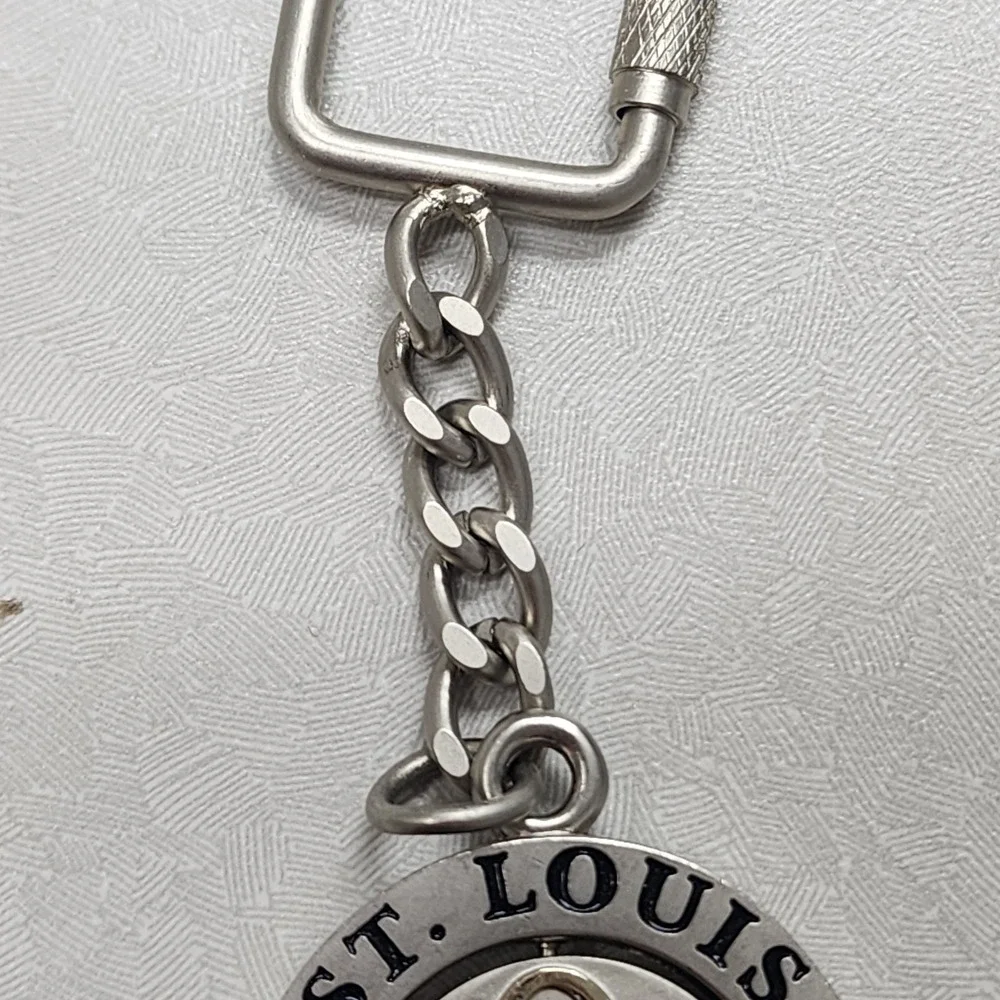 Vintage St. Louis Arch Missouri Spinning Keychain Center Collectible Silver Gold